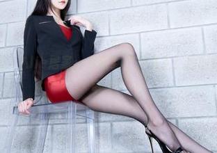 Beautyleg – Alie居家：我看到了什么？！原图快来拯救我的审美！