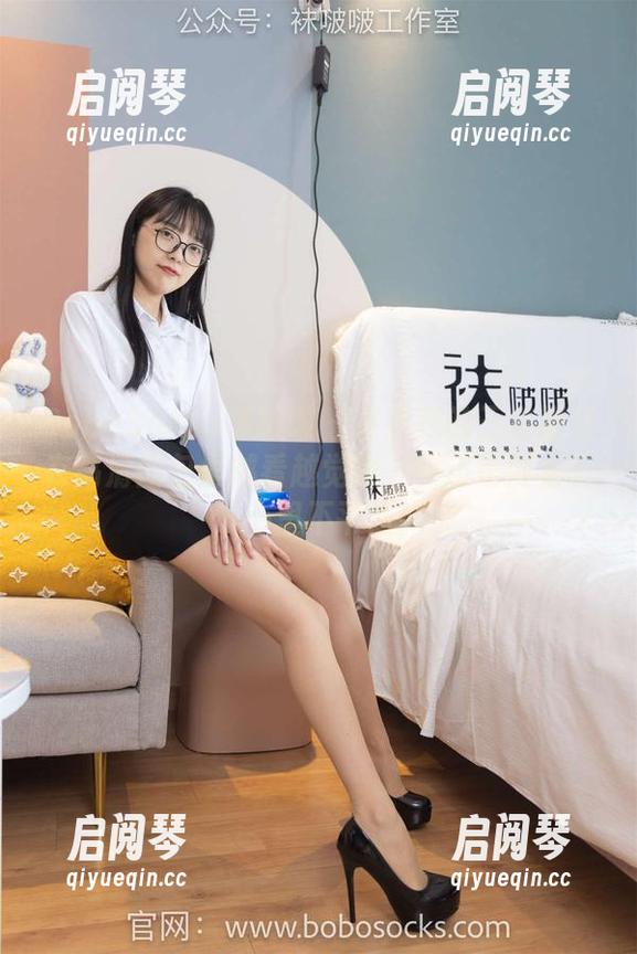 BoBoSocks袜啵啵 - 小甜豆的三套服装在高清图包里越看越觉得…我还是别看了，心里不平衡！