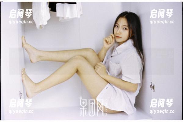 GIRLT果团网-小九九 GIRLT果团网 - 小九九最新写真大揭秘:天台的云朵,真想一起飞!