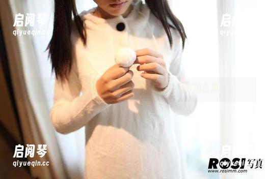 最新ROSI海边：柔软沙滩与灵动身姿的合集