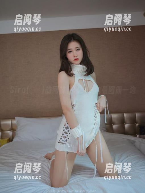 Sira(시라)的网袜日常：一边看图册一边脸红！