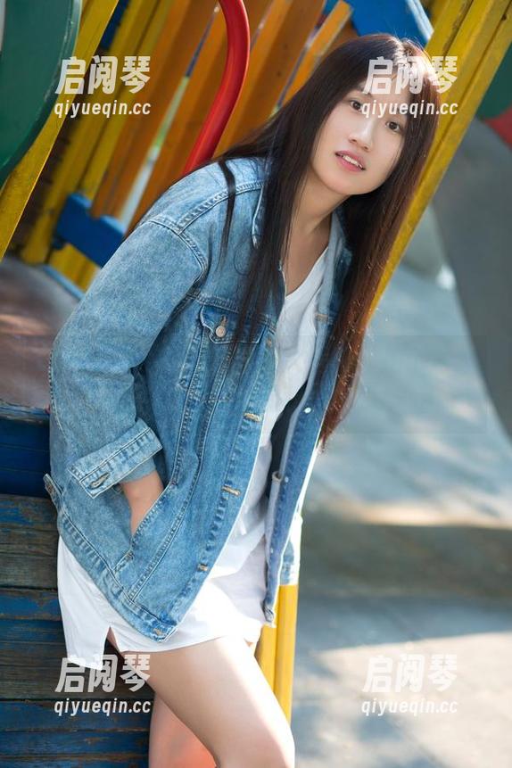 TuiGirl-胡允儿 TuiGirl - 胡允儿教室大揭秘:拍个写真,享受福利!