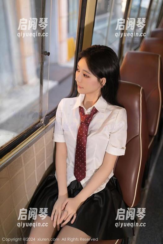 Xiuren秀人网-九千柒柒 Xiuren秀人网 - 精选作品集:九千柒柒和她的吊裙丝袜,果然不负众望!