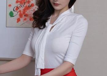 Xiuren秀人网 – 尹甜甜职业装照片，免费送出！谁说办公不能秀？！