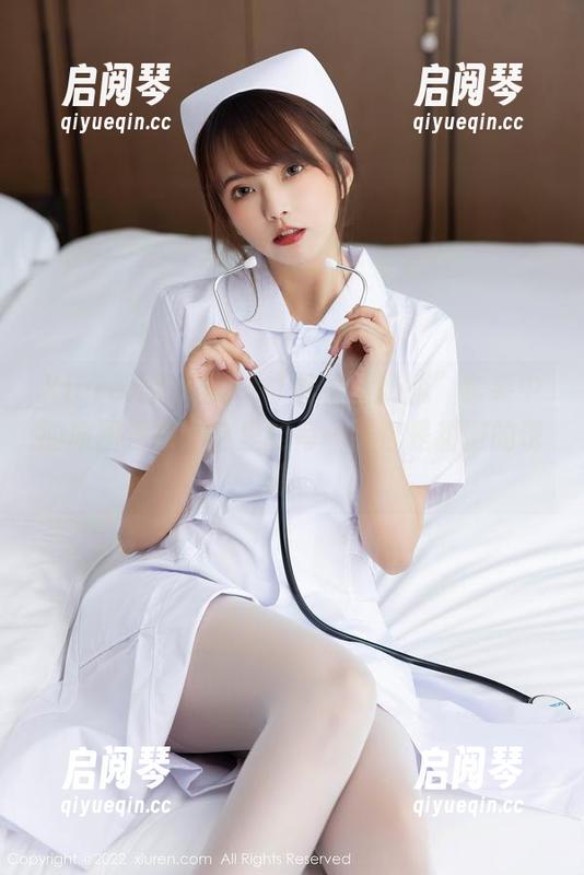 Xiuren秀人网 - “柚柚小奶瓶”套装中的原图合集：这里的每一张都是甜蜜的诱惑。