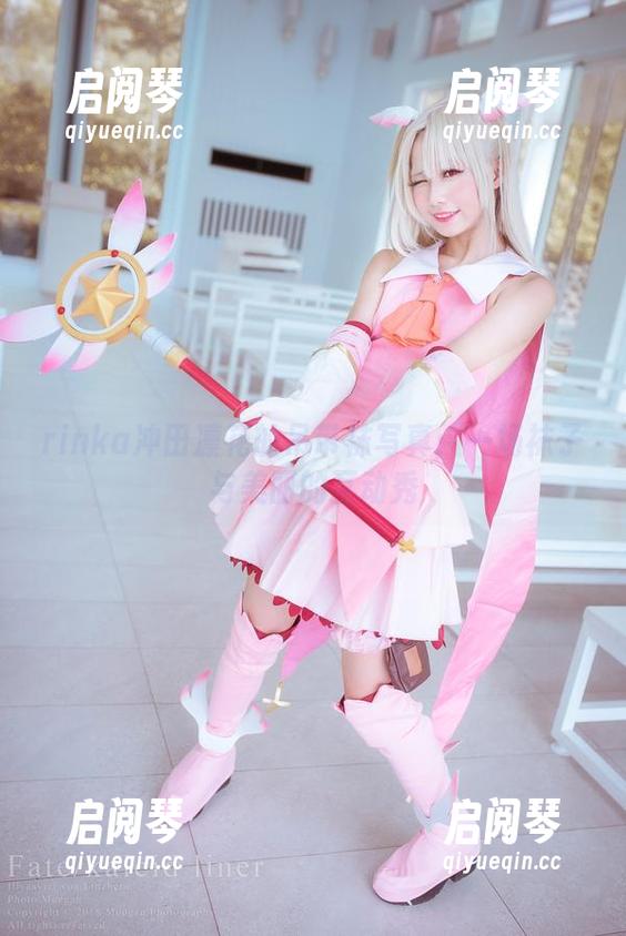 rinka冲田凛花的吊带袜写真：一场袜子与美丽的互动秀