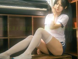 今天的rua阮阮夏天美图更新：准备好接受来自阳光的暴击了吗？