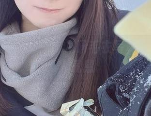 定制你的幻想：けん研毛衣写真散发的迷人气息