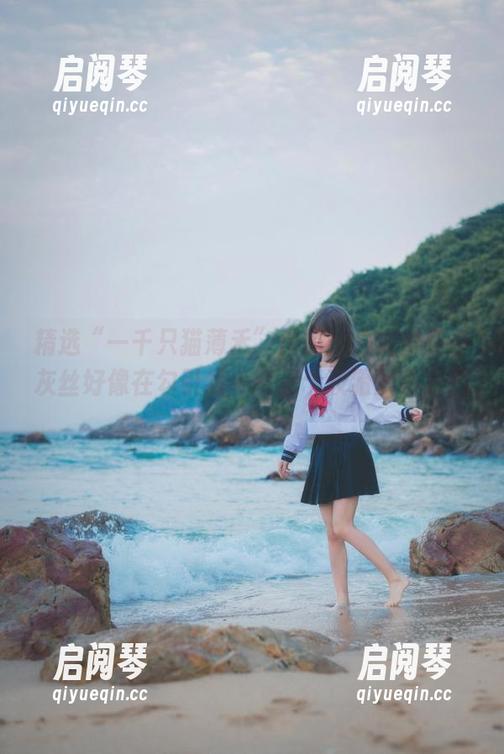 精选“一千只猫薄禾”作品：总觉得那条灰丝好像在勾引我，真是个狡猾的小东西。