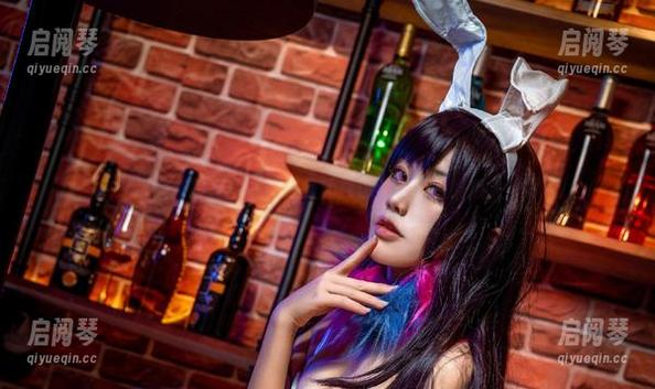 一笑芳香沁 最新写真!一笑芳香沁教你如何用眼镜撩人