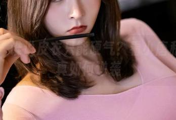 丽柜 – 谁说皮衣只能硬气？看小唐私房写真如何逆袭
