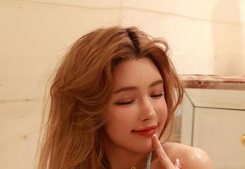 微密圈 – 于芷晴的写真合集，满满肉色引发的小骚动