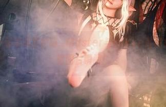 福利时间！一起来欣赏伊喵_Master与Nikke胜利女神尤妮的惊艳图片瞬间！
