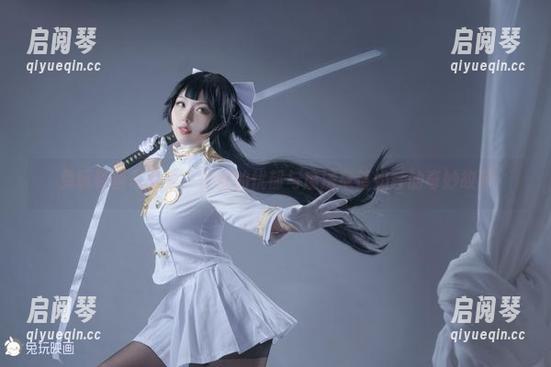 兔玩映画写真集：少女的忧郁与魔法草莓奶昔的奇妙故事
