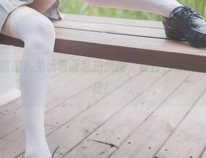 谁说袜子不能撩？兔玩映画私拍原图，粉白色条纹袜，优雅又俏皮！