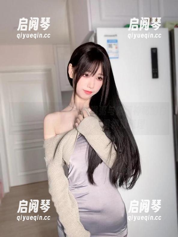 十万口草莓粥粥 微密圈 - 十万口草莓粥粥与她那神秘的白色背景:这图集好看得没道理