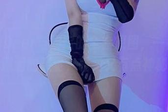 啾小妍Deer与妍宝的全套原图，一种在梦里邂逅的感觉，轻柔又有点神秘。