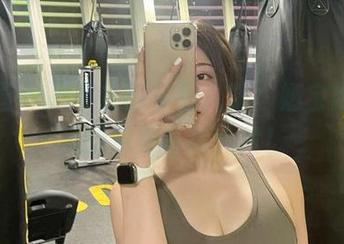 微密圈 – 忍不住想多看几眼，奶宝妹纸裸足的免费写真大片！