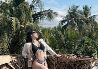微密圈 – 宋昱欣的职业装：图库里那些让人不想上班的资源。