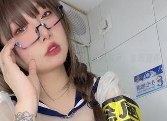 小泉学姐吖的绝美足迹：原图展示，套图延伸