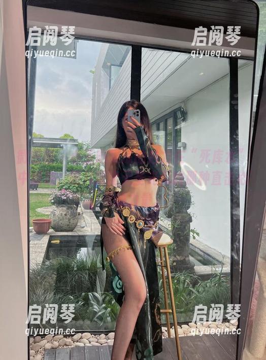 小玉吃果冻 微密圈 - 小玉吃果冻的魅力在“死库水”中盛放,图片透出无圣光似的那种直击心灵的力量。