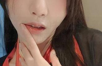 微密圈 – 小玉吃果冻的牛奶肌肤：随便摸一下，你也想来一杯——看原图就知道。