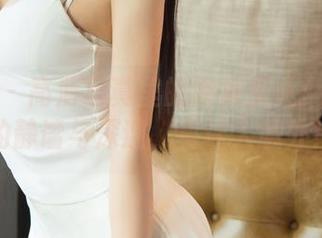 尤果网 – 高清写真里的娜依灵儿：白衬衫的静谧与深邃，真让人意外！