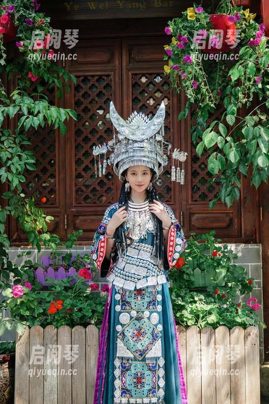 年年Nnian的免费裸足写真：脚趾间的小秘密，你敢来探索吗？