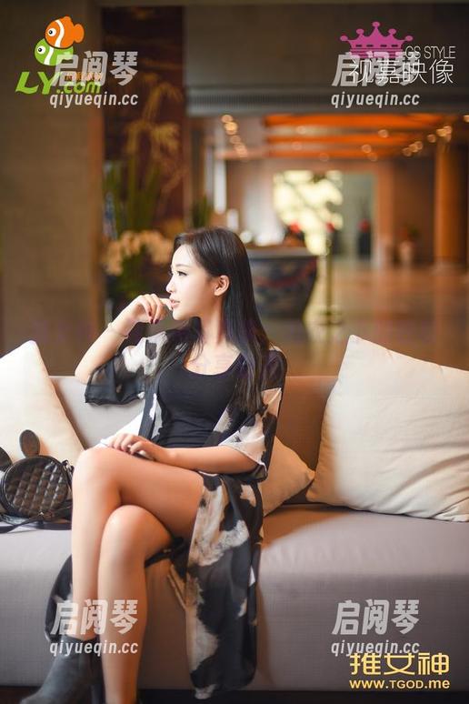 推女神 - 纯小希写真集：内衣之下的轻松分享时光