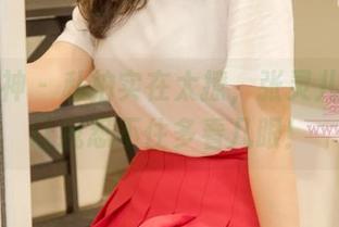 梦丝女神 – 私拍实在太撩，张灵儿的美腿让我忍不住多看几眼！