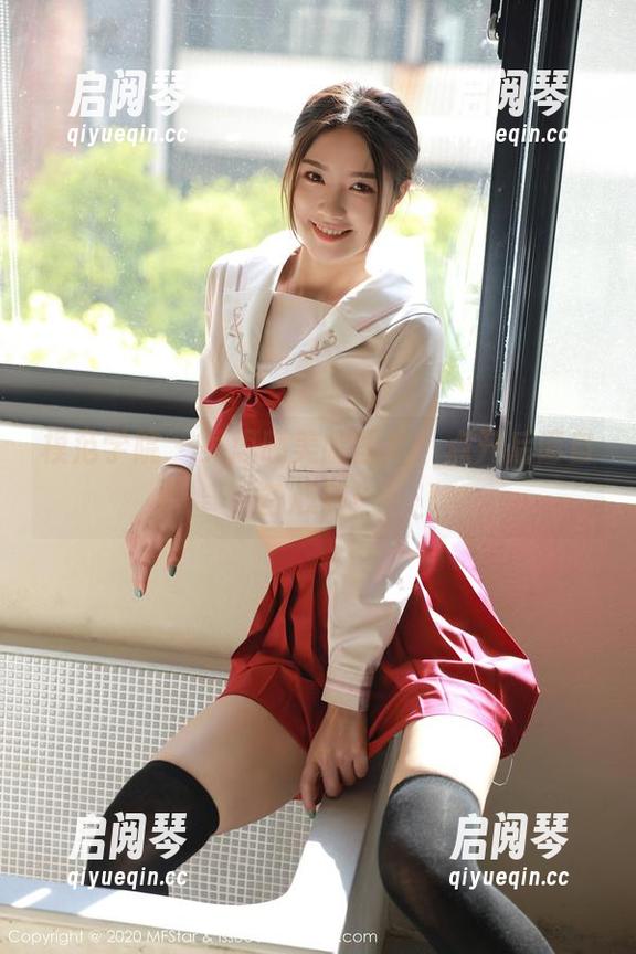模范学院-吴思晚 模范学院 - 吴思晚美腿图库,点开后请自备心脏!