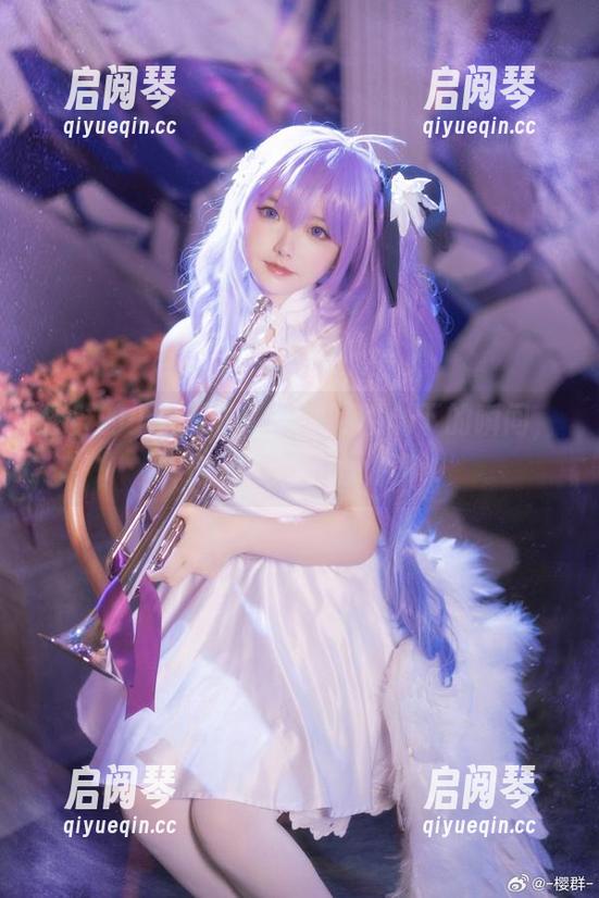 樱群的少女写真：那些在樱树下的瞬间，似乎能听到心跳声