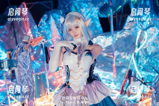 发现白莉爱吃巧克力与霞沢美游的私拍：原图中的柔和与激情