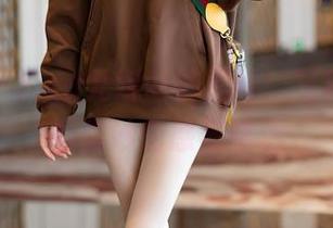 秀人网 – Egg尤妮丝裤里丝：写真图片中的微妙情感与暗示