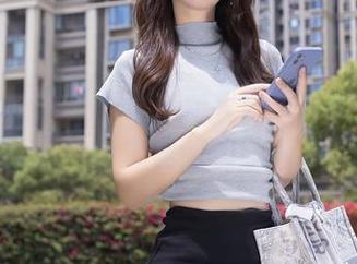 秀人网 – 校服？不，是夏诗雯Sally的时尚宣言！图库里的校园新潮流。