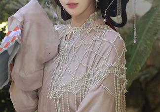 秀人网 – 浴缸里的小海臀Rena：图库里不再是静态作品！