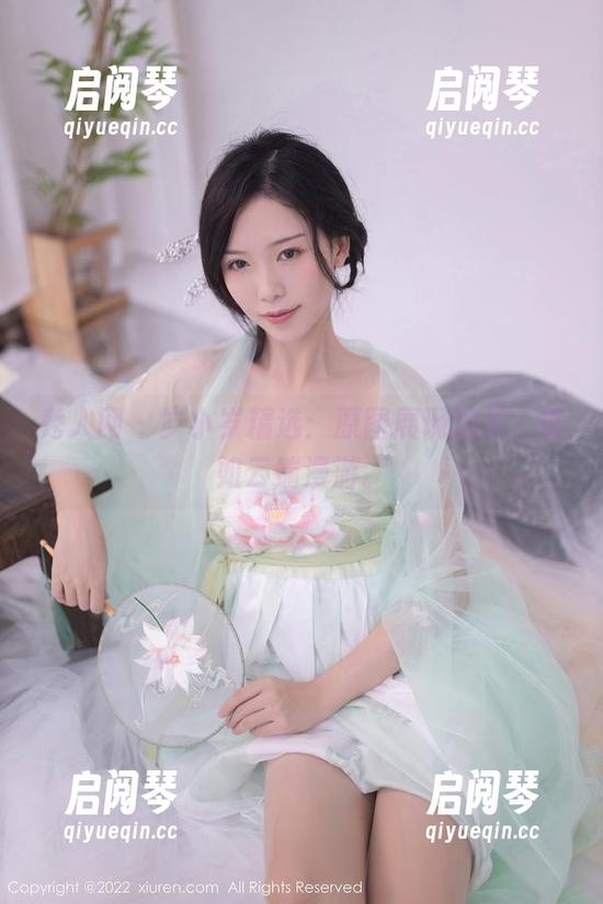 秀人网-岁小岁 秀人网 - 岁小岁精选:原图展现温柔,恍如云端漫游。