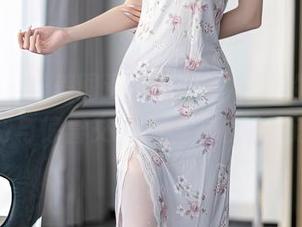 秀人网 – 当美图遇到星子柒kiki的裸足，期待与惊喜交织，让人心跳加速。