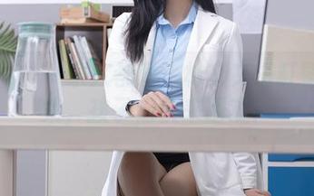 秀人网 – 一家人都爱：林文文浴缸壁纸合集，孩子们快来围观！