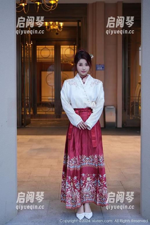 秀人网 - 林昔予yorki运动写真大合集：看她如何在镜头前“飘”起来？