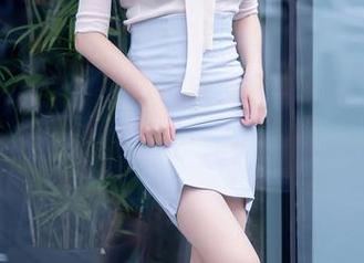秀人网 – 白甜与裤里丝，写真图包里的一场光影邂逅
