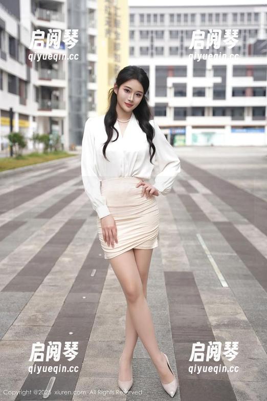 秀人网-盼盼已鸠 秀人网 - 办公室写真合集:盼盼已鸠的力与美并存