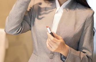 秀人网 – 超有趣的全套图包！舌尖上的菊花ace与吊带的亲密接触！