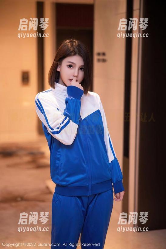 秀人网 - 天台上的艾小青：精选五个让人心跳加速的镜头