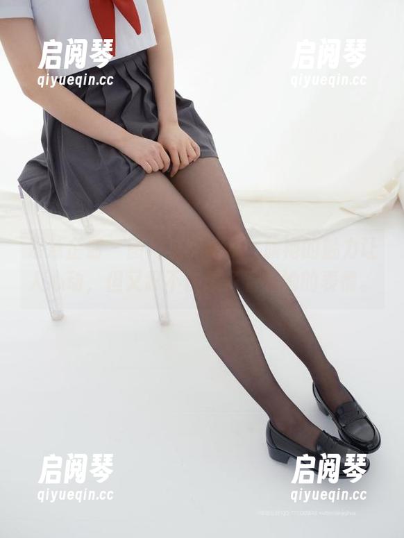 紧急企划-见希w 紧急企划 - 图片里见希w,旗袍的魅力让人心动,但又忍不住想多看看她的表情。