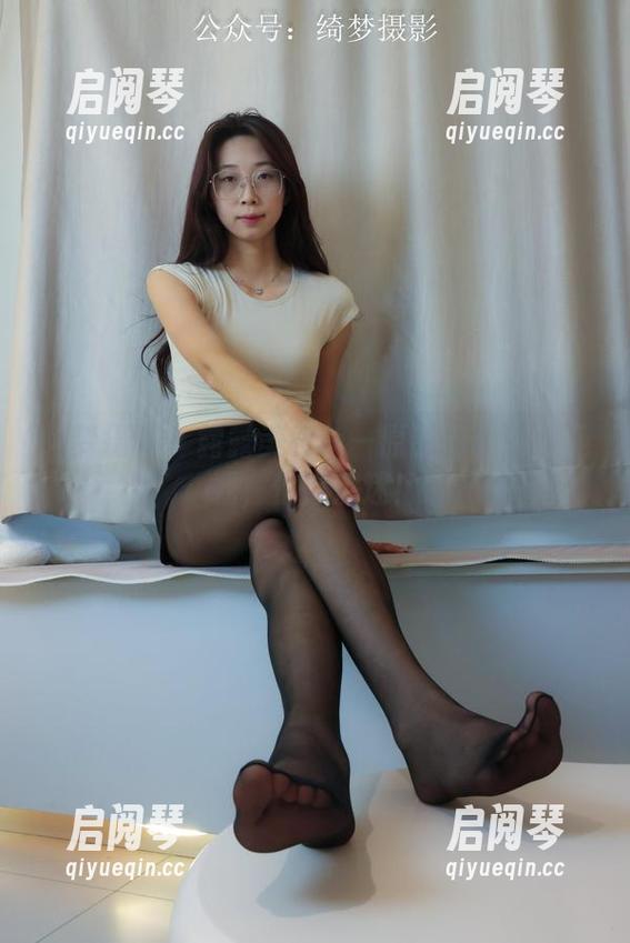 绮梦摄影 - 露露美脚——原图免费免费下载，值得沉迷！
