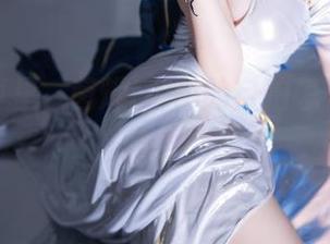 在线写真里，菌烨tako的自拍怎么这么有魅力？