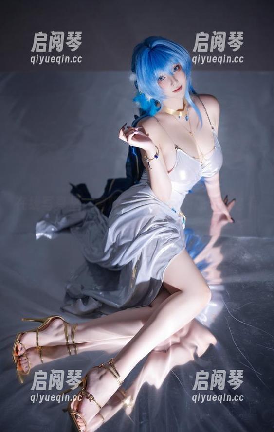 在线写真里，菌烨tako的自拍怎么这么有魅力？