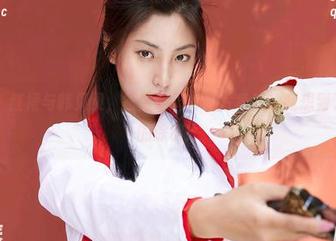蜜桃社 – 红裙与韩贝贝，原图逆天，照片竟然让我想到了小时候的涂鸦！
