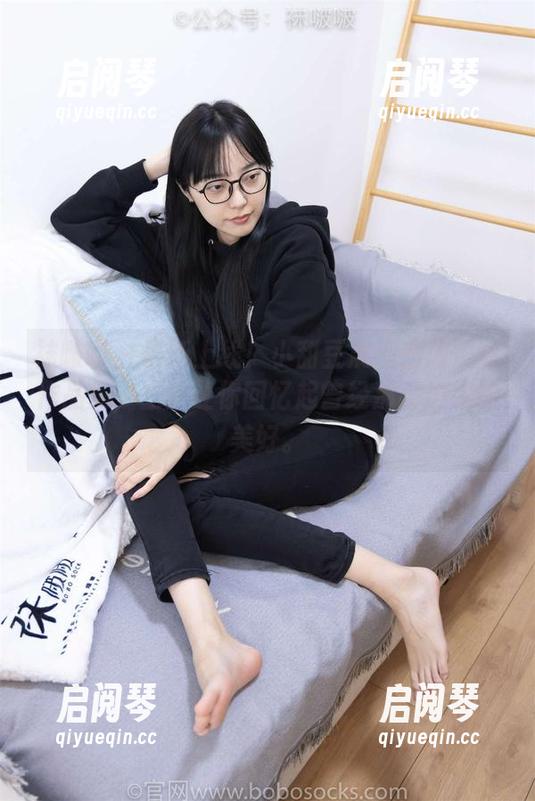 袜啵啵-小甜豆 袜啵啵 - 最新上线!小甜豆展现超薄黑丝作品集,立即让你回忆起曾经那段边缘的美好。